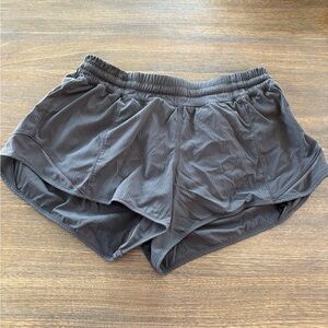 Lululemon Hotty Hot Short II *2.5" Size 8
